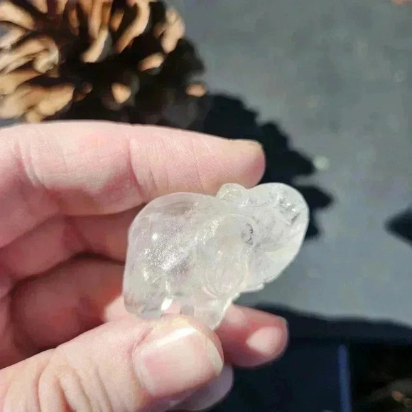 🔮 2 Natural Crystal Elephant Carvings - Clear Quartz & Green Aventurine - Picture 2 of 3